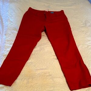 Ankle-cropped cotton / stretch material ( spandex) pants.zippers sides bottom